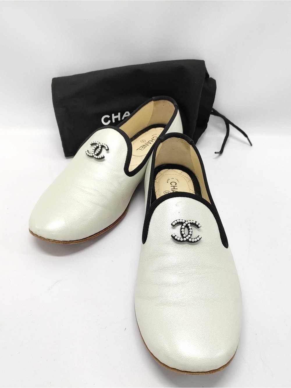 CHANEL White Leather Pearl-Embellished CC Logo Slip-Ons with Black Trim